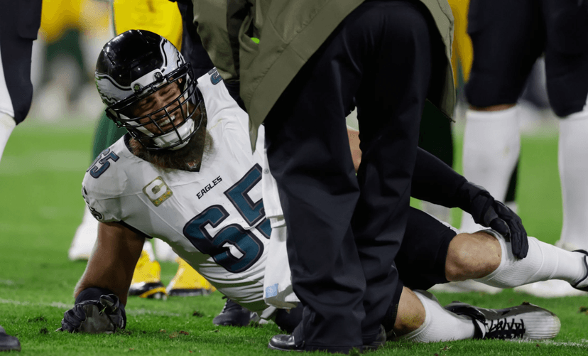 After a Nail-Biting Victory Between the Eagles and Packers – Rookie Evan Williams Quietly Walks Over, Taps Lane Johnson’s Shoulder, Apologizes, and Says Something That Leaves the Entire NFL Speechless