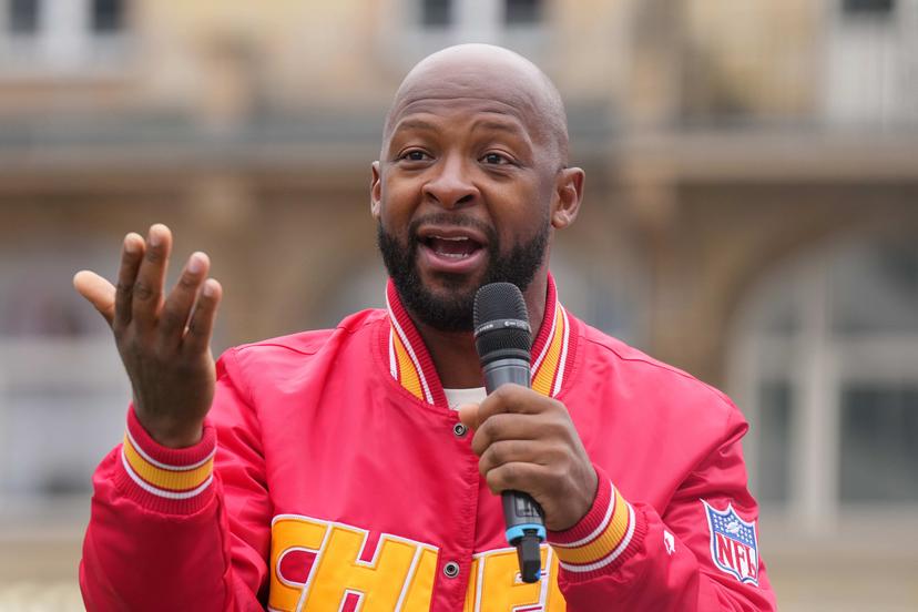 Chiefs Legend Dante Hall Sells Final Game-Worn Jersey to Support Teammate Battling Heart Disease