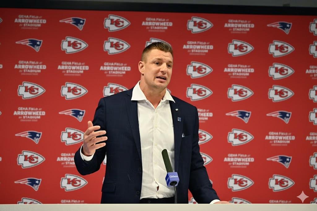 Rob Gronkowski Defends Patrick Mahomes After Chiefs’ Week 11 Loss to Broncos: “What’s Happening to Him Is an Injustice to Football”