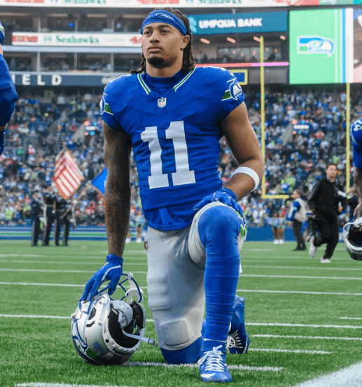 After the 44–22 win over the Cardinals, star wide receiver Jaxon Smith-Njigba left the entire NFL speechless as he turned down the MVP award – and the reason behind it moved millions to tears.