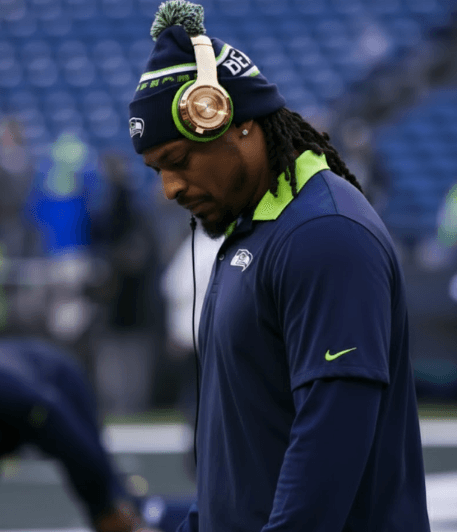 Super Bowl Legend Marshawn Lynch Abruptly Leaves Seahawks' Critical Strategy Session Upon Hearing His Fellow Townsman – His Second Father, John Beam – Has Passed Away Suddenly. What He Did Next Left the Entire NFL Community in Tears.