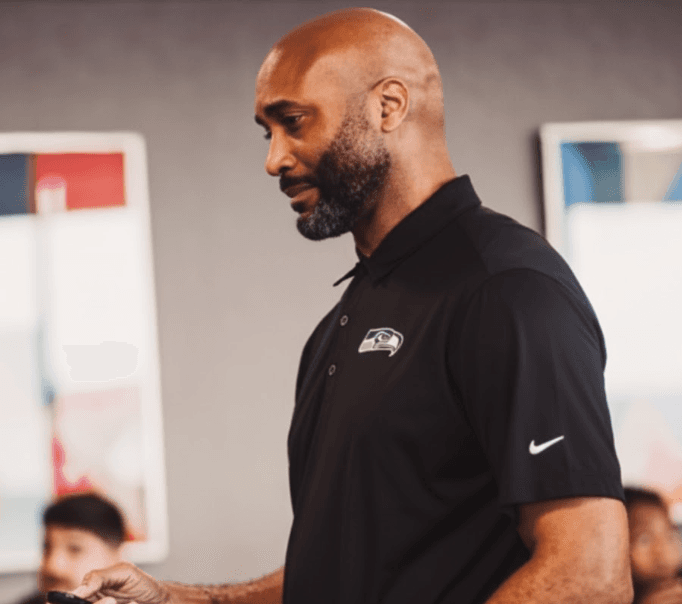 Former Seahawks Player Bobby Taylor Speaks Out After Cousin Kris Boyd Is Attacked by an Aggressive Fan for Defending the Honor of the Seahawks – The Team That Once Became His “Spiritual Lifeline” Through the Darkest Stretch of His Career