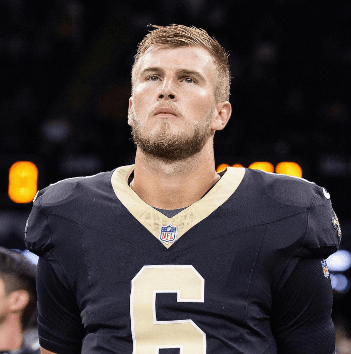 After the heartbreaking loss to the Falcons, rookie Tyler Shough sat alone in silence — until Kirk Cousins walked over, and the words he gave to Shough became the most emotional moment of the season.