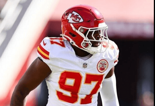 Chiefs Activate Fifth-Year Option on Edge Rusher Felix Anudike-Uzomah Immediately After the Young Star’s Visit to the Broncos – The Real Reason Behind the Move That Has Chiefs Kingdom Furious