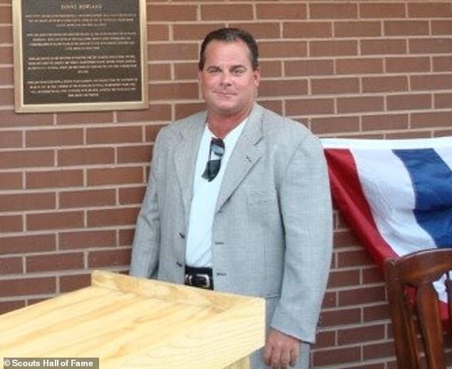 New York Yankees đã sa thải Donny Rowland, người đứng đầu bộ phận tuyển trạch quốc tế lâu năm của họ