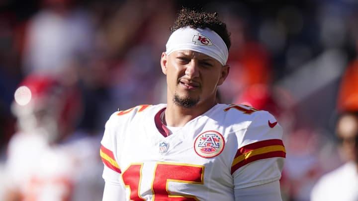 Patrick Mahomes defends his teammates against media criticism, taking full responsibility upon himself